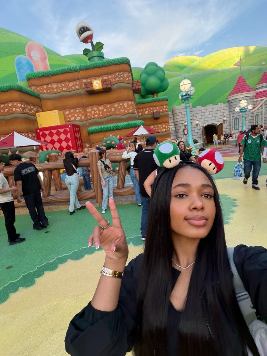 𝑫𝒆𝒎𝒊’ 𝑳𝒐𝒏𝒅𝒐𝒏 ☆ tweet media