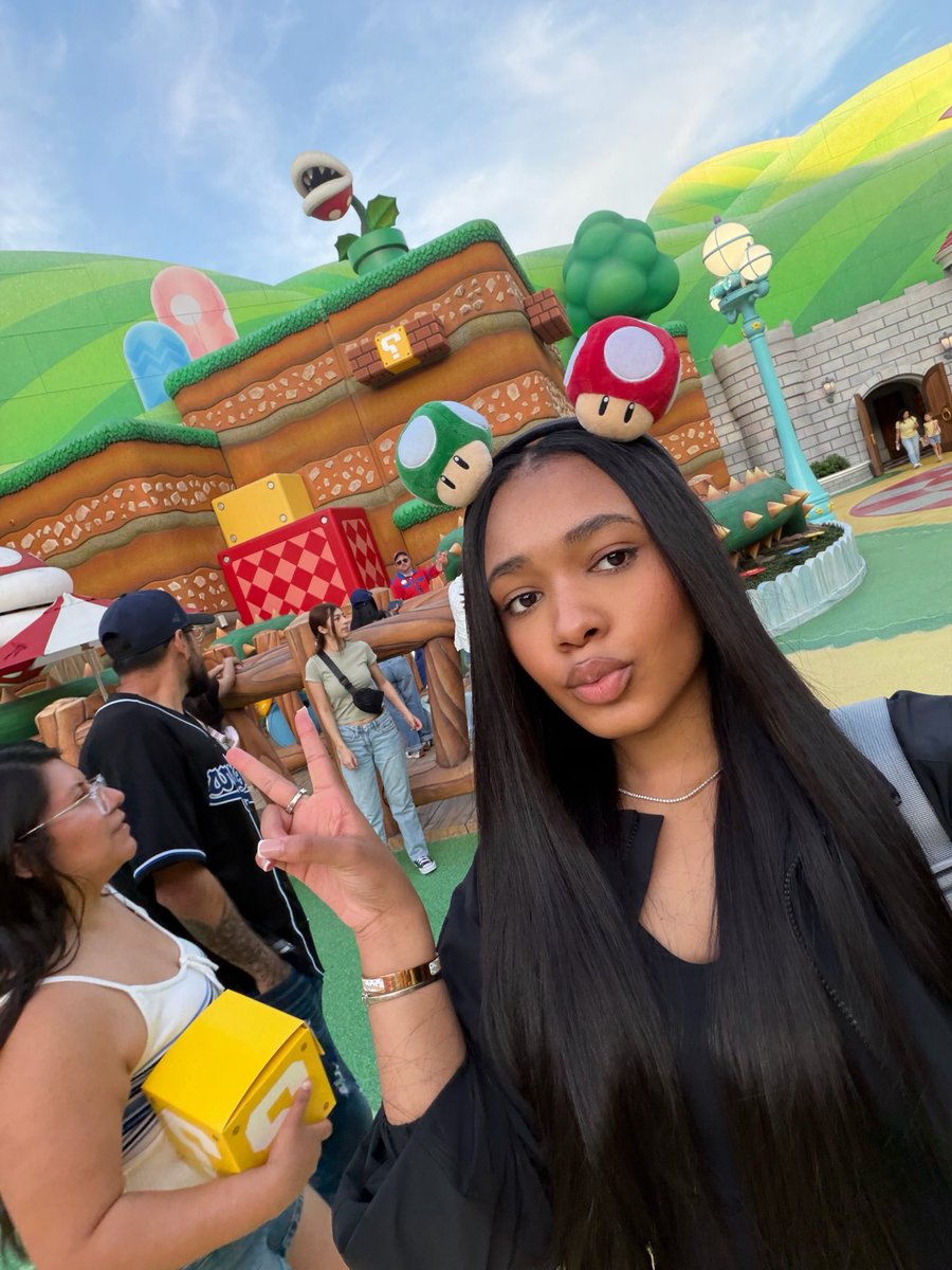 𝑫𝒆𝒎𝒊’ 𝑳𝒐𝒏𝒅𝒐𝒏 ☆ tweet media