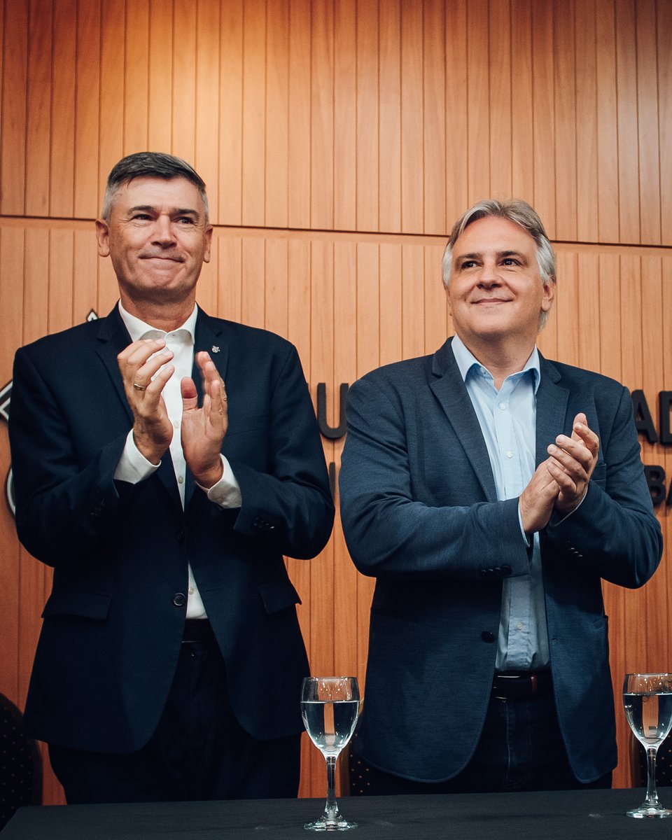MuniCba's tweet photo. 💡 ¡#CórdobaCapital más iluminada!

🤝 El intendente @PasseriniOk y el gobernador @MartinLlaryora anunciaron un plan integral de mejora del alumbrado público y recambio a tecnología LED. 

⚡ El programa será ejecutado por EPEC y tendrá un plazo de ejecución de 25 meses. https://t.co/RoslVdYu0o