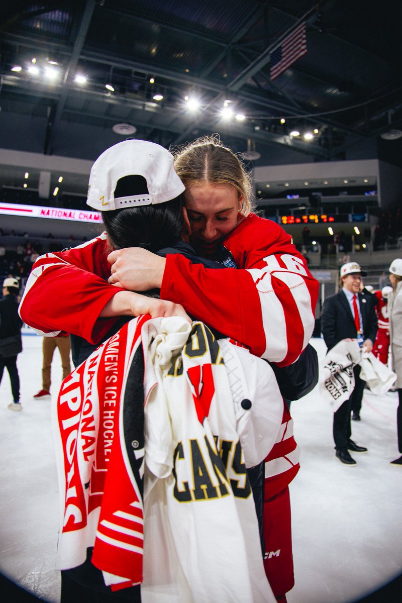 Wisconsin Hockey tweet media