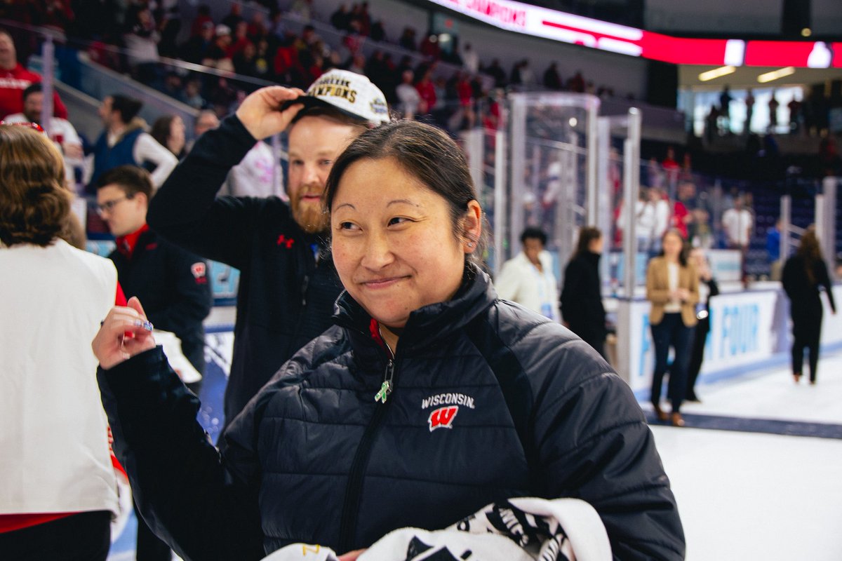 Wisconsin Hockey tweet media