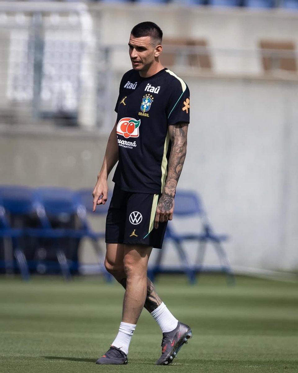 diario_AFC's tweet photo. 🚨🔥 رونالدو البرازيلي يشاهد الظاهرة روجر آيبانيز في تدريبات اليوم 🇧🇷 https://t.co/dNalNx7ZVm