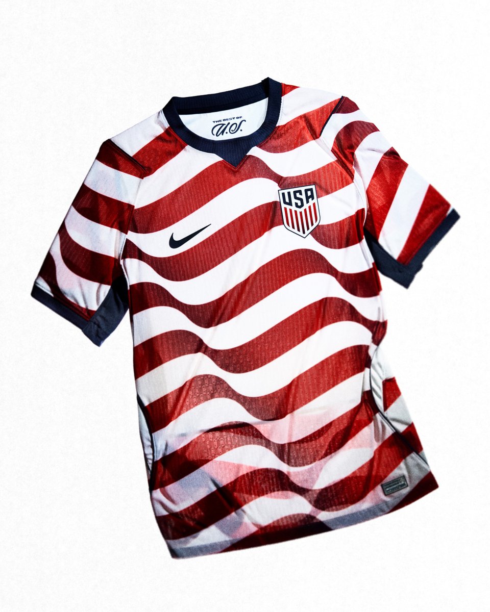 themanualguide's tweet image. U.S. Soccer and Nike unveil USMNT kits for the 2026 FIFA World Cup, pairing bold red-striped home design with a subdued, star-faded blue away look. Read more via the link in our bio.

#worldcup #nike #ussoccer