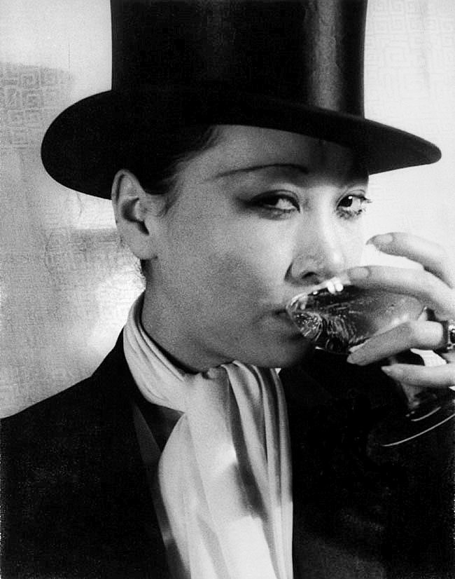 PRe11089's tweet photo. #PrecodeApril Fever💥
Marlene Dietrich, Anna May Wong, and Joesphine Baker enjoying a #precode warm-up🔥 https://t.co/KqBjyTO9M1