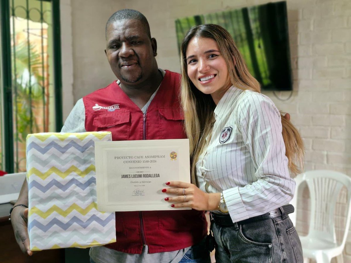 Suarez_cauca's tweet photo. La Alcaldía de Suárez destaca el cierre del Convenio 1540-2024 (ART + Fondo Colombia en Paz + Asomipran).
Un proyecto que fortalece el campo y la caficultura del municipio ☕🌱@RenovacionCo! https://t.co/bm2gMcdPKd