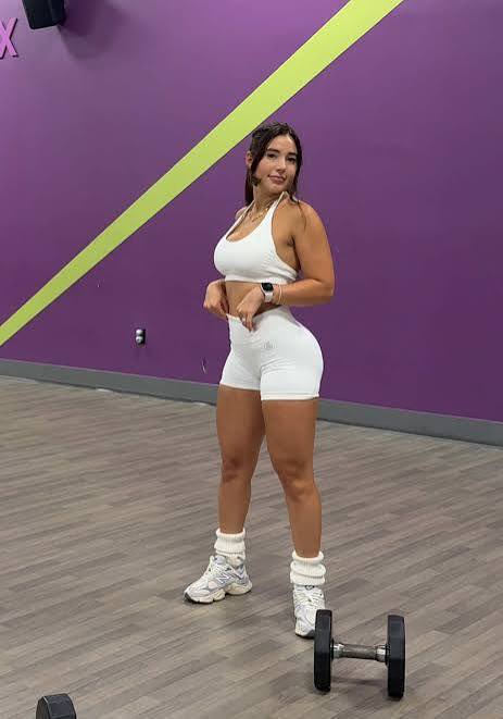 Angie Varona tweet media