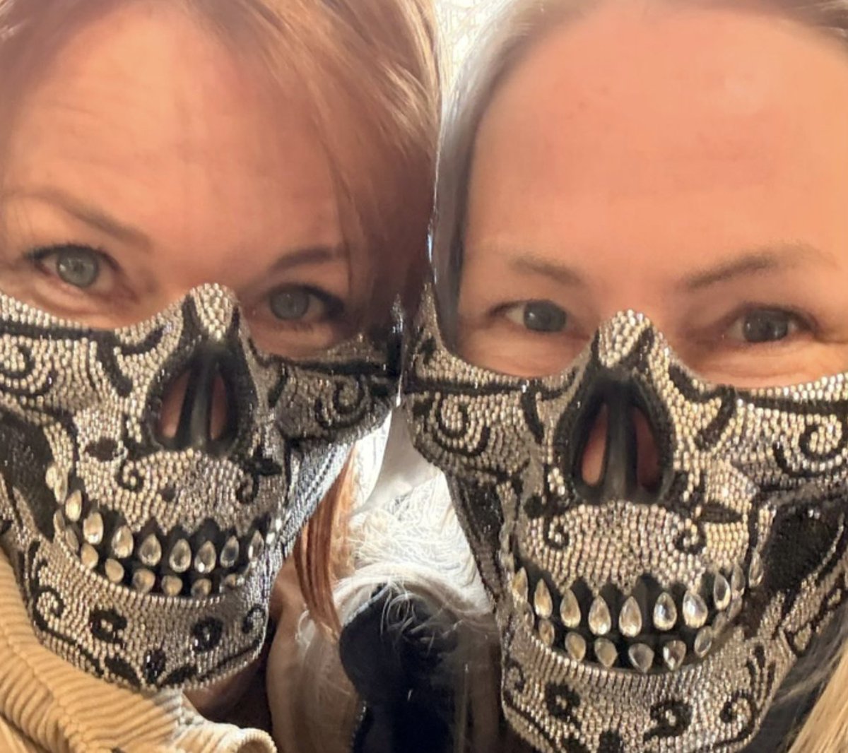 WhiteHartLiz's tweet image. Life happens… #B esties