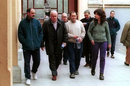 Mai46540499's tweet photo. @EstepanLauaxeta Ergela izan behar da gero. Hemen duzu zure alderdiko buruzagi ohia, presoen alde gose greban zeudenak bisitatzen eta sostengua ematen. 

A ze dekadentzia daraman EAJk. https://t.co/rSLOja60qq