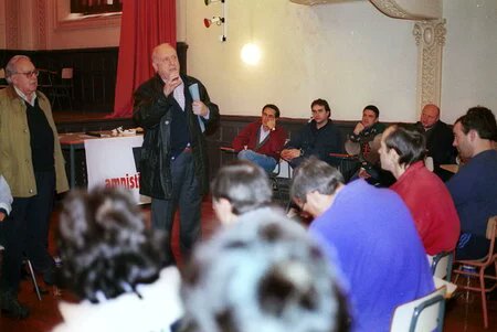 Mai46540499's tweet photo. @EstepanLauaxeta Ergela izan behar da gero. Hemen duzu zure alderdiko buruzagi ohia, presoen alde gose greban zeudenak bisitatzen eta sostengua ematen. 

A ze dekadentzia daraman EAJk. https://t.co/rSLOja60qq