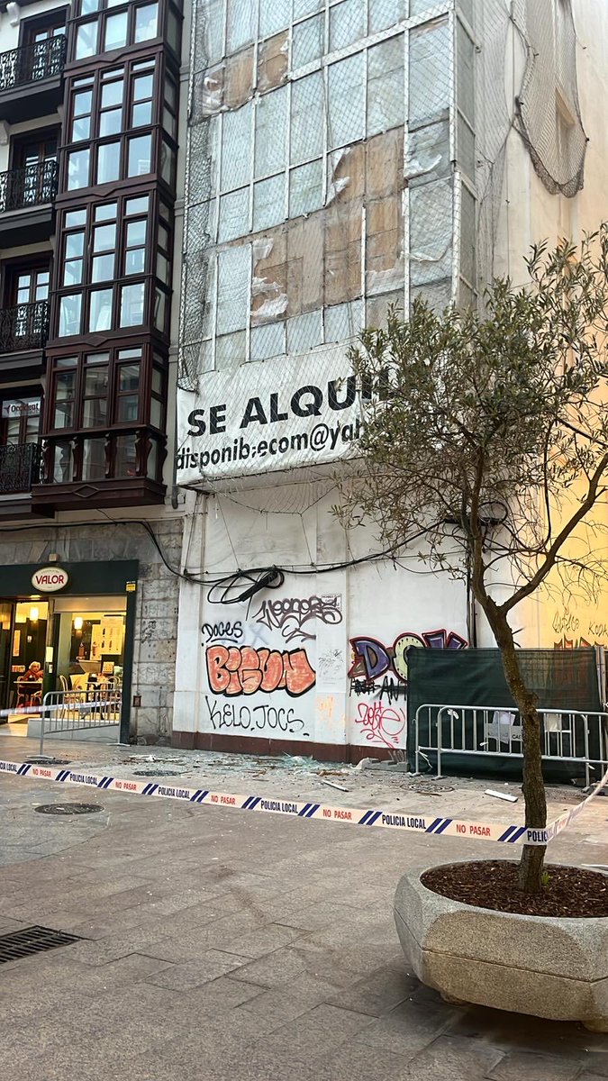 ester 🦖💢 tweet media