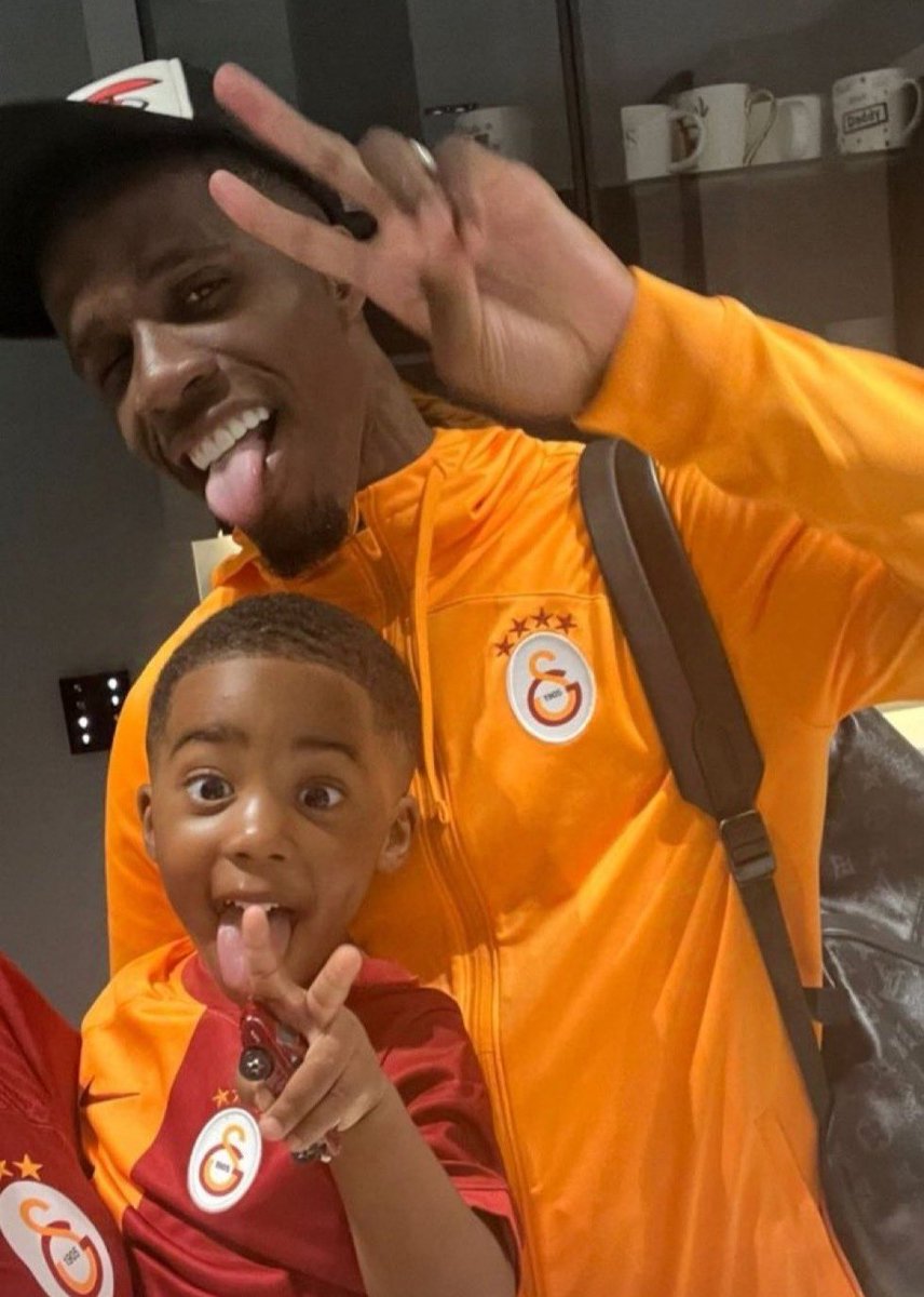 gülümse geç ✌️✌️ tweet media