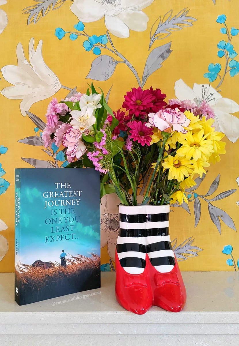 Bibliotreasures's tweet image. Today I'm sharing my bookish thoughts on #BeforeDorothy by @HazelGaynor This is my book of the year so far

emmasbibliotreasures.com/2026/03/30/boo…

#BookReview #BookTwitter