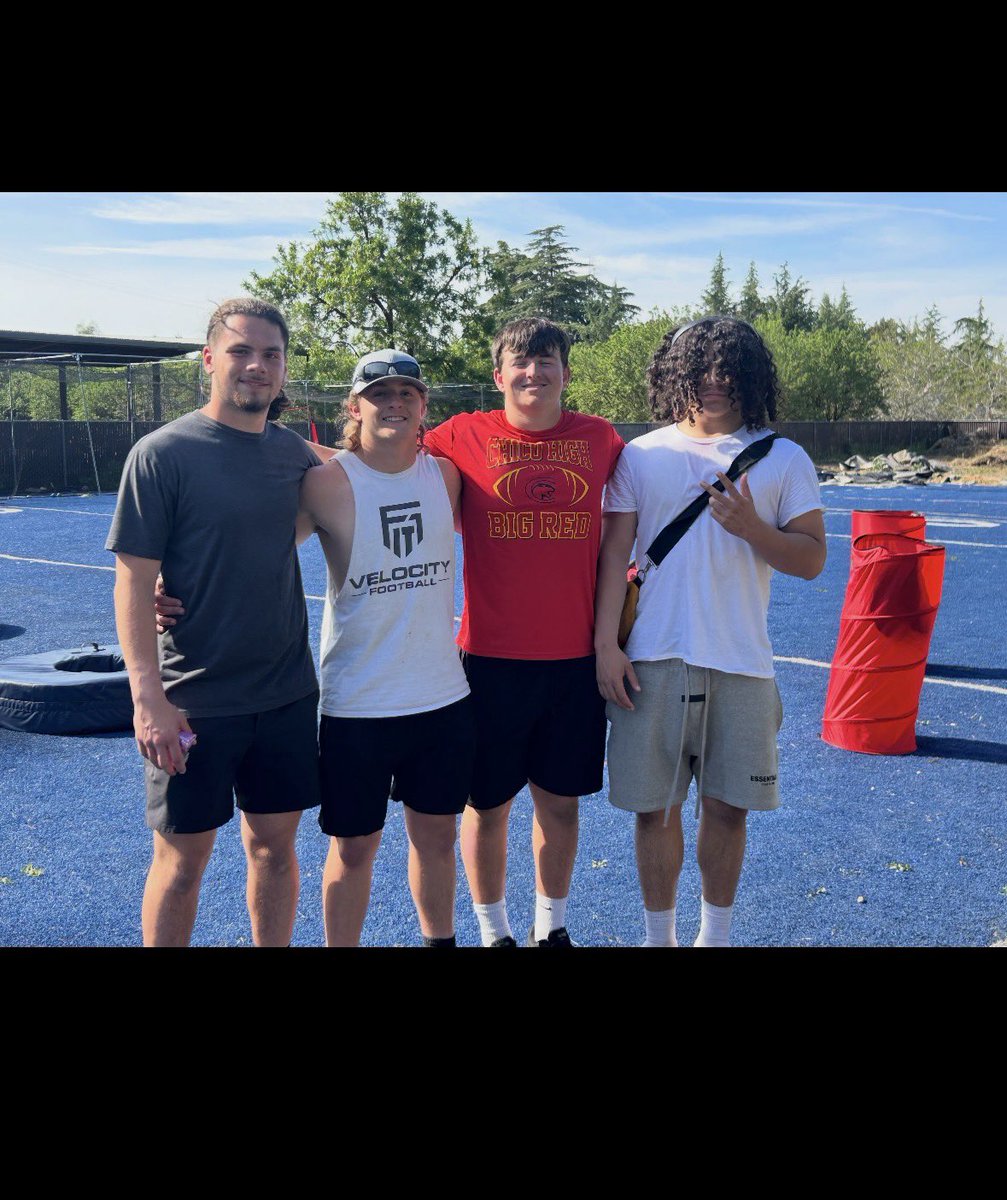 grind_30's tweet photo. Missing a couple of my backers but yesterday we had a workout with my boy @Dadofthe91six and these are some of my backers that I know will ball out this next season that showed up yesterday. @Zeke_530 @coltonburns48 @Brycenharvey09 @tiuli24 and @KristianMo81848  GRIND:30 boyz https://t.co/CsiirPRZBz