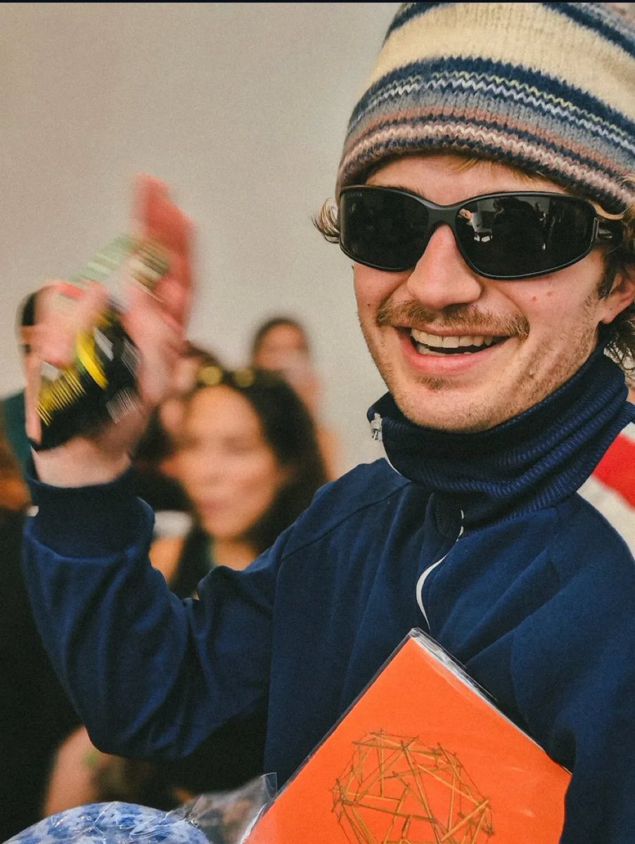 °⋆lala 🎱⋆˚꩜。 met JOE tweet media