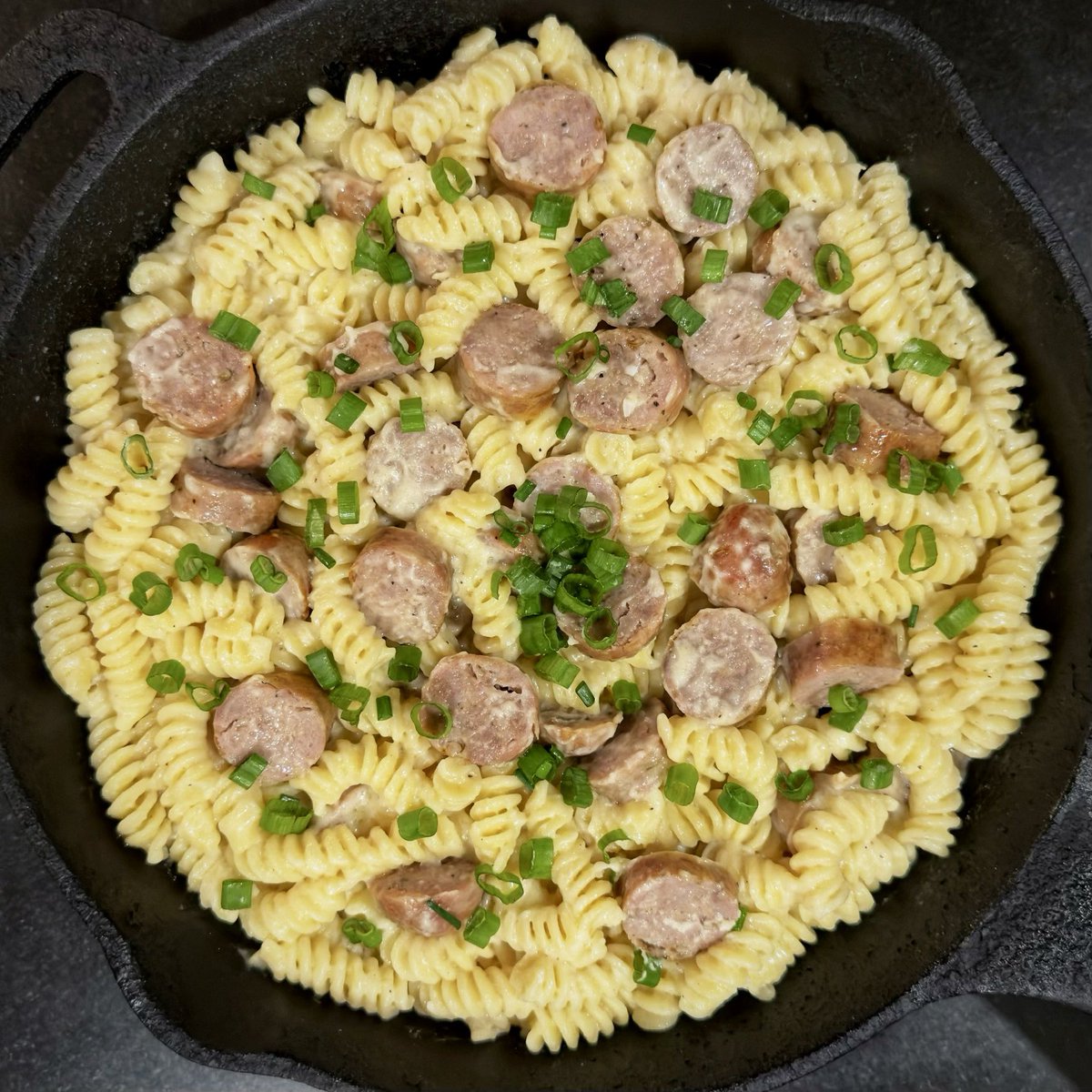 hoarse_radish's tweet photo. Fusilli Alfredo with sausage in #ElBarrio.

When I got my license my first trip was to Olive Garden (I'd never been). I learned fettuccine is not my preferred pasta for Alfredo sauce. It relies on length to carry cheese. I like spiraled fusilli because it's all crannies.

#foodie https://t.co/bNOBdXpe6B