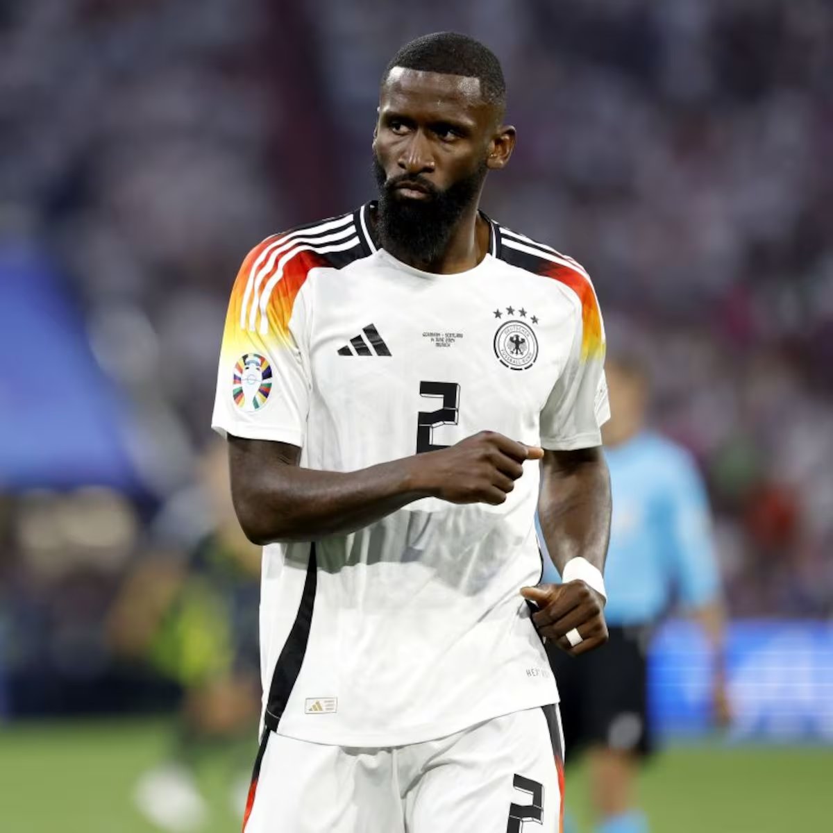 MadridSports_'s tweet photo. Rüdiger no jugó ni un minuto con Alemania frente a Suiza hace unos días y hoy vuelve a ser suplente frente a Ghana. Desgaste casi cero para el central en este parón de selecciones.

Muy buena noticia. https://t.co/Di3FXgnTnI