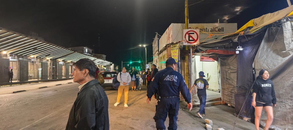 MunicipioSeguro's tweet image. 🚔 En Semana Santa reforzamos la vigilancia en puntos clave.
En Periférico y Av. Central implementamos operativo de presencia y disuasión, con recorridos constantes para prevenir incidentes y dar tranquilidad a quienes transitan por la zona.

#CONTROL #VecinasYVecinos