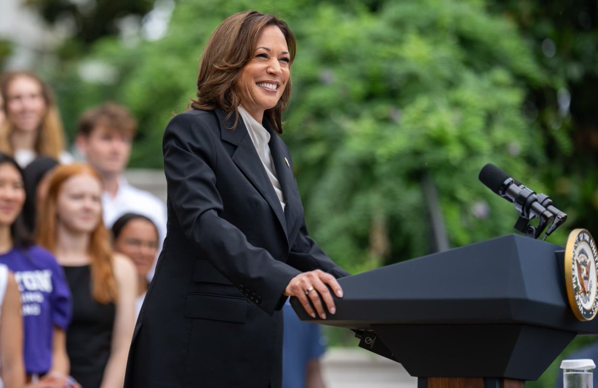 shinemycrown's tweet image. Kamala Harris Visit to Arkansas Sparks Online Frenzy Ahead of Keynote Address shinemycrown.com/kamala-harris-… #KamalaHarris #Arkansas #Politics #KeynoteAddress #LittleRock