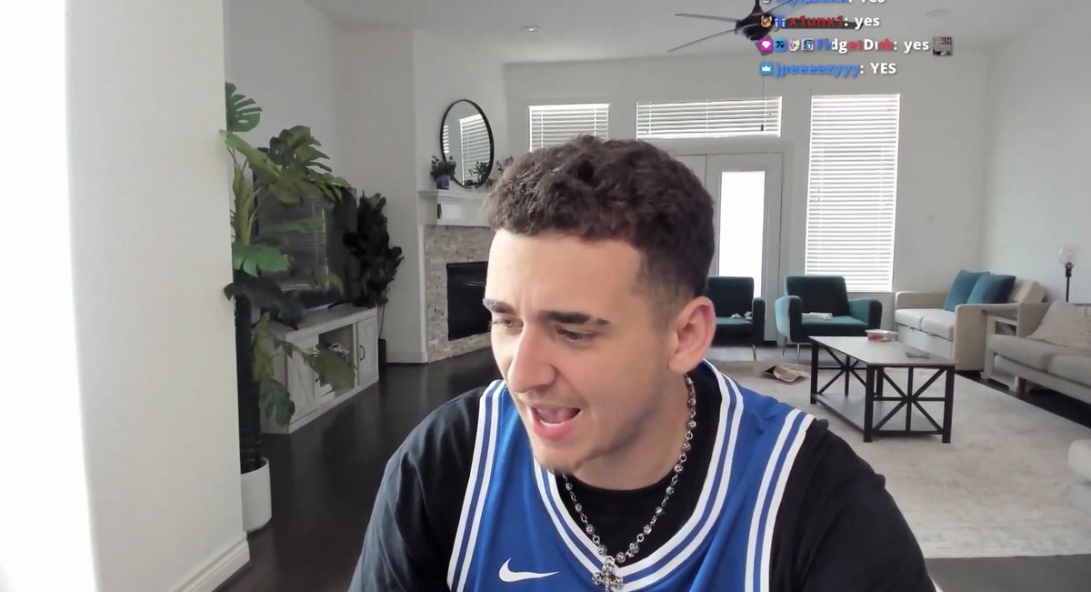 Lacy Updates tweet media