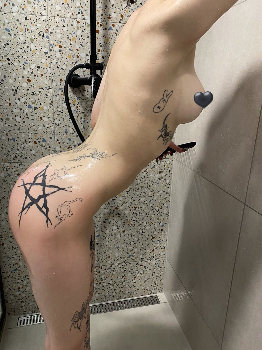 Gothickathlyn tweet media