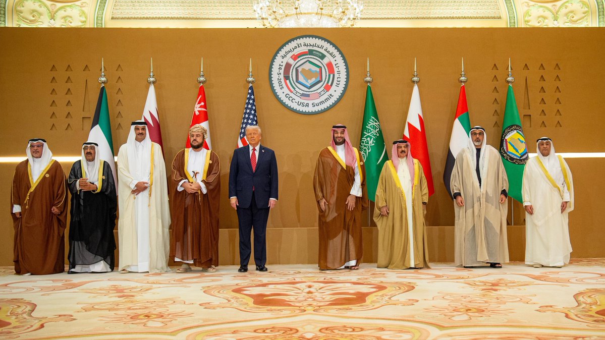 Globe Eye News tweet media