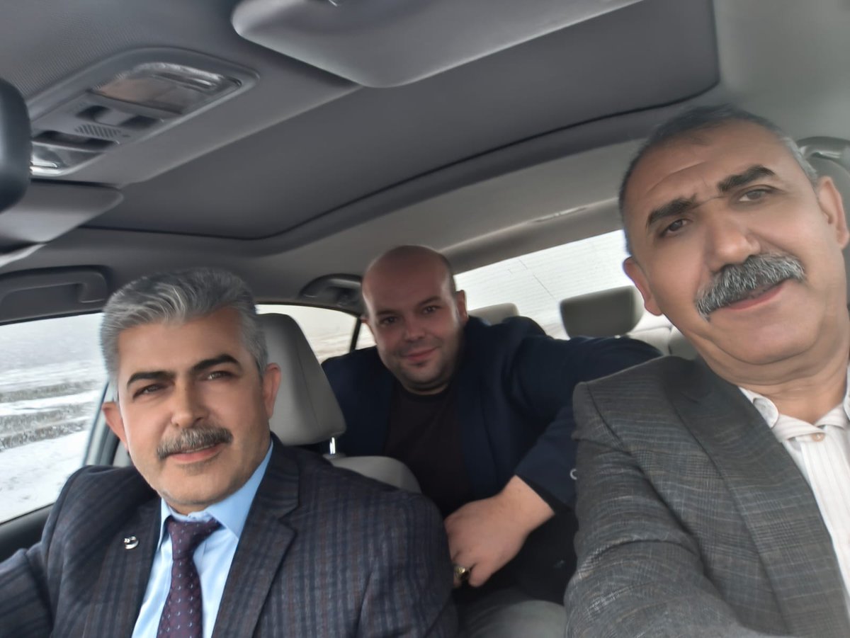 SelcukYurekturk's tweet photo. Türk Eğitim-Sen Van Şubesi Alanlarda.
Bugün;
📌Tuşba
📌Erciş
📌Başkale
📌Yüzüncü Yıl Üniversitesi 
Eğitim çalışanlarının haklı taleplerinin çözüme kavuşması için verdiğimiz yetki mücadelesini kararlı bir şekilde sürdürüyoruz. Bireysel menfaatlerini elinin tersiyle itip haklı mücadelemize destek verecek tüm eğitim çalışanlarını aramıza bekliyoruz.
@tesvan65