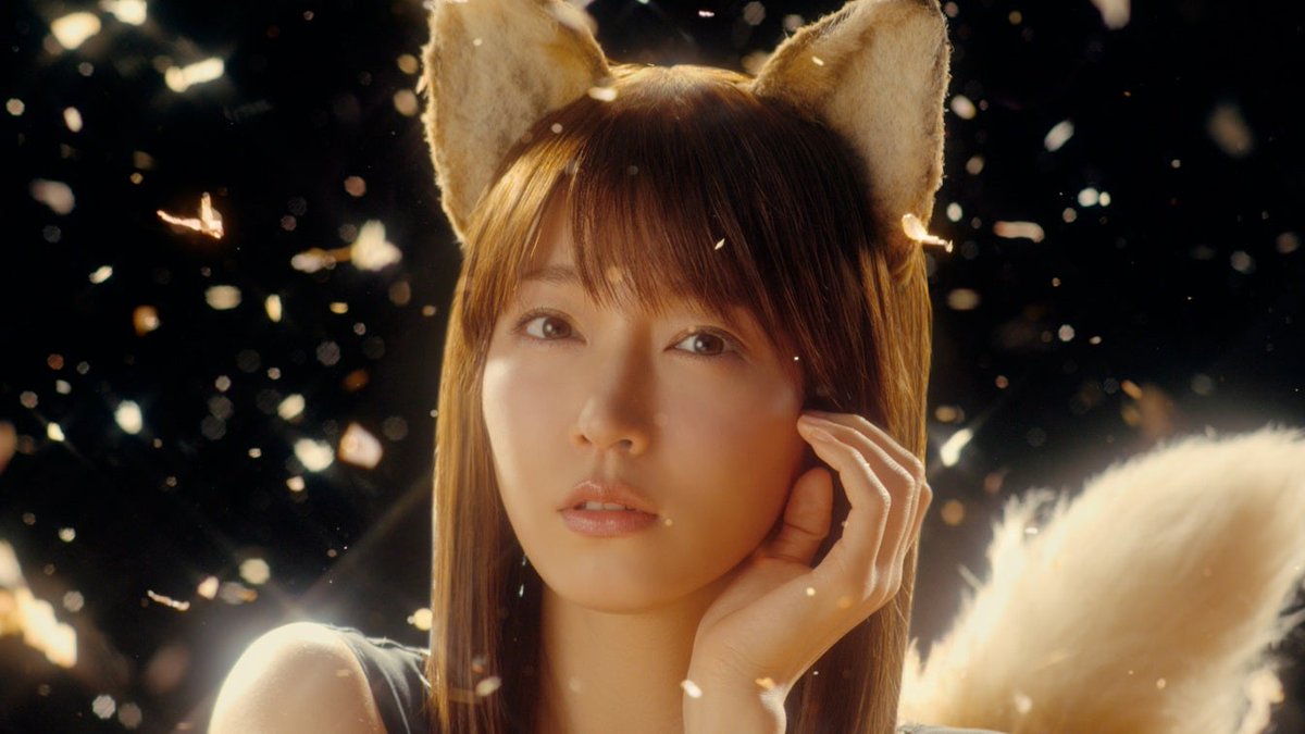 つ*ん様 吉岡里帆 日清どん兵衛 50周年 ポスター 吉岡里帆が4年ぶりどんぎつね復活、どん兵衛50周年CM公開