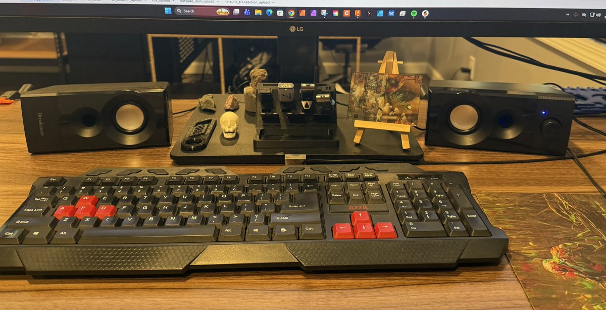 weaselsquelcher's tweet photo. got speakers for my desk hell yeah https://t.co/vzC1JVesP2