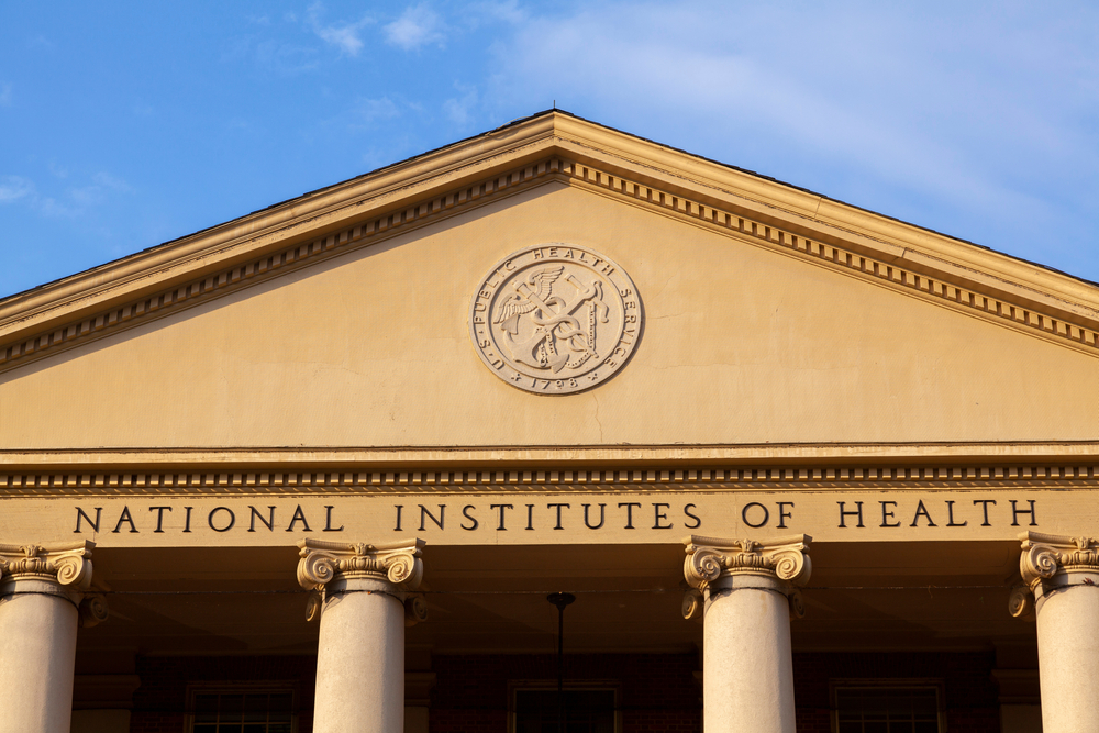 PNASNews's tweet photo. In 2025, the US National Institutes of Health terminated some 2,291 active research grants, withdrawing $2.45 billion in funding. A study finds that these cancellations disproportionately affected women investigators and early-career researchers. In PNAS: https://t.co/s1UGOkS57u https://t.co/i233dcFZxX