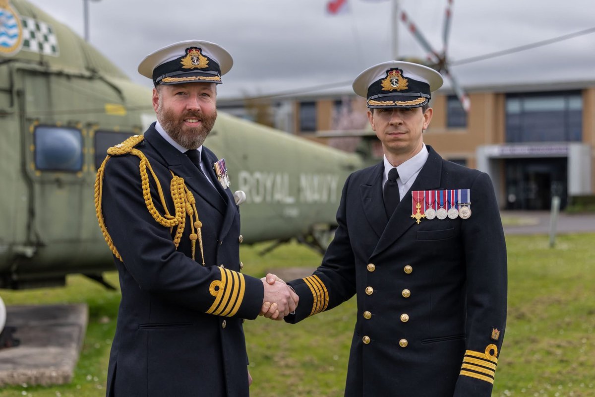 RNASYeovilton's tweet image. RNAS Yeovilton welcomed its new Commanding Officer, Capt Stuart Crombie. 

Capt Duncan Thomas formally handed over responsibility for the air station. 👏🚁 One last flight in an RN Wildcat, now embarking on his new career. 

Welcome Captain Crombie. 

📷 LPhot Stephenson

#FAA