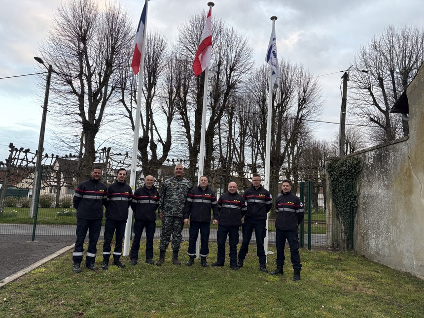 Pompiers - Humanitaires du GSCF tweet media