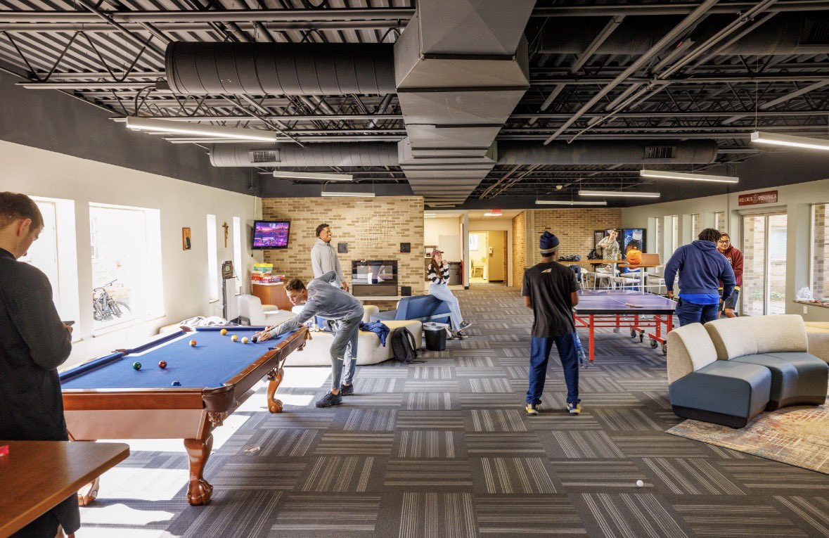 Holy Cross MBB tweet media