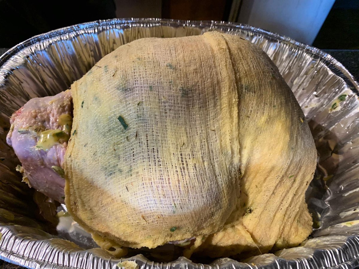CaJunStaSia's tweet photo. The best bird you can ever smoke on your smoker by using the cheesecloth method. Dip your cheesecloth in melted butter herbs and drape over your bird ๐ฏ๐ต This was the best bird I ever made ๐๐ป๐๐ปโจโจ
#Meats #Smokingmeats https://t.co/WPwipuK5IZ