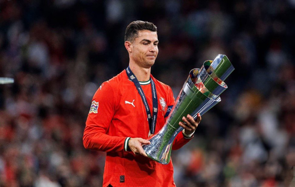 شـاهـيـن . tweet media