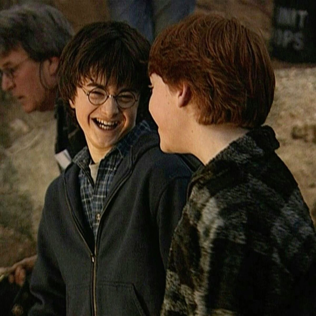 ୨laura୧ tweet media