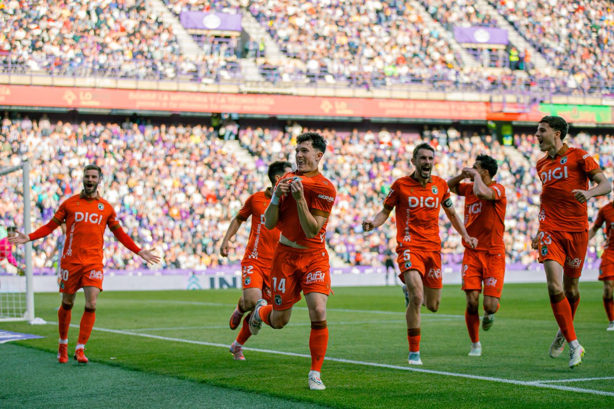 miguel5angel99's tweet photo. Derby day 🫡

Miércoles 👀

@Burgos_CF 🤍🖤🍍 https://t.co/6Fyuqvg7IR