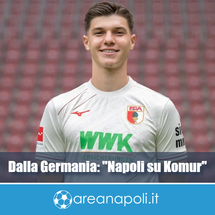 areanapoliit's tweet photo. 🇩🇪 Dalla Germania: "#Napoli su Mert #Komur, in lizza altre tre squadre"
Il giovane talento tedesco Mert Komur potrebbe lasciare il @FCAugsburg al termine della stagione 2025/2026. Secondo quanto riportato da Sky Sport Germania, è previsto un trasferimento in estate per il 20enne attaccante, che sta vivendo un’annata di crescita costante in Bundesliga.
Nato il 17 luglio 2005 a Dachau, Kömür è un centrocampista offensivo (o seconda punta) di grande prospettiva. Alto 1,83-1,84 m, ambidestro e dotato di buona tecnica, il giovane tedesco si è ritagliato uno spazio importante nella rosa dei Fuggerstädter, collezionando nella stagione in corso 23 presenze in Bundesliga con 2 gol e 3 assist, più altre apparizioni in Coppa di Germania. Il suo contratto con l’Augsburg scade nel giugno 2029, ma il club sembra pronto ad aprire alla cessione di fronte a un’offerta adeguata.
Il suo nome è finito da tempo sui taccuini di diversi club europei. Stando alle ultime indiscrezioni di Sky Sport, sono quattro le società più attive nella corsa al “gioiellino”: Milan, #Napoli, Porto, Eindhoven.