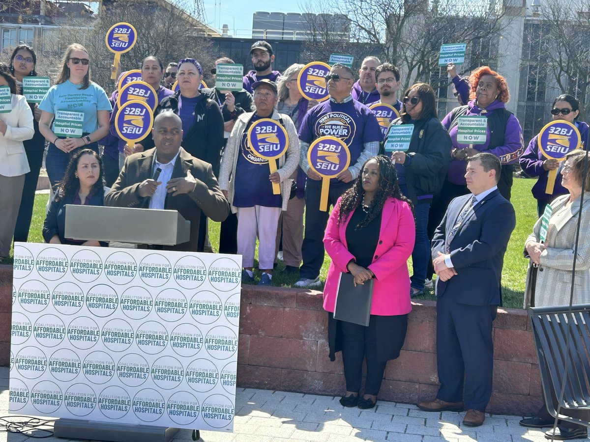 32BJNewJersey's tweet photo. "Healthcare costs don’t just show up at the doctor’s office — they show up in our paychecks."
Today, 32BJ NJ State Director & VP @Ana_Maria_Hill stood with @C4AH_NJ and Mayor @rasjbaraka, calling on legislators to take action on the healthcare affordability crisis impacting NJ families.
