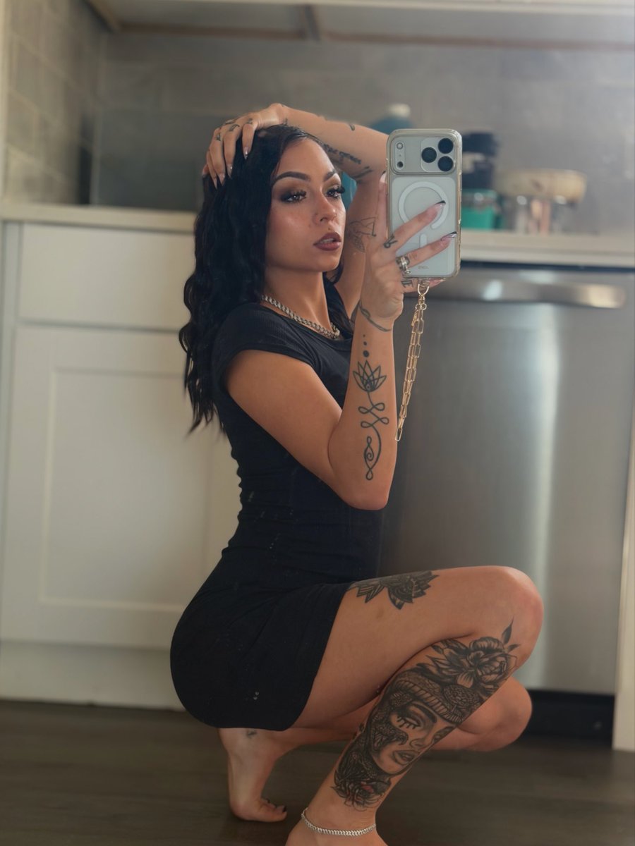 BabyChelle__'s tweet photo. Who wanna help pay some of my bills 💋 https://t.co/m1itS2kioi