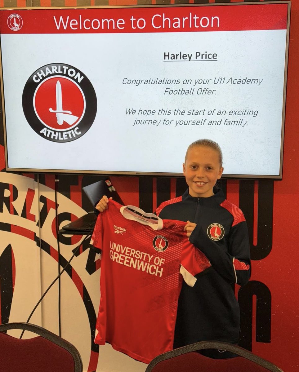 SevenoaksTownFC's tweet photo. Sevenoaks Town U11s player Harley Price signs for Charlton Athletic Academy ✍️

Toby Lansdale, Sevenoaks Town U11s Manager: “Harley joined us in the summer and has been nothing short of excellent, a boy who has so much ability and talent! We wish him all the best on his next football journey” 🗣️ 

Congratulations to Harley from everyone at the Oaks! 🙌👏

🔵⚫️ | #Sevenoaks #STFC