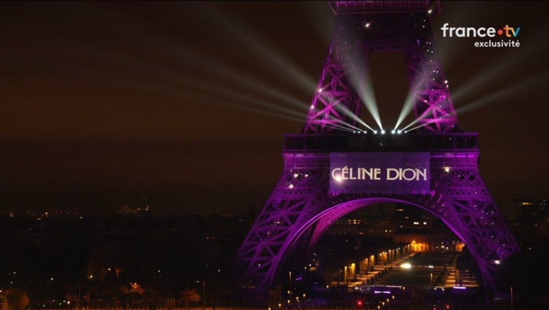 mistouille2's tweet photo. Celine Dion a plié le game !! Personne ne pourra mieux faire pour une annonce de concert. 
10 min sur la Tour Eiffel...
#queen https://t.co/ChwozQcR0u
