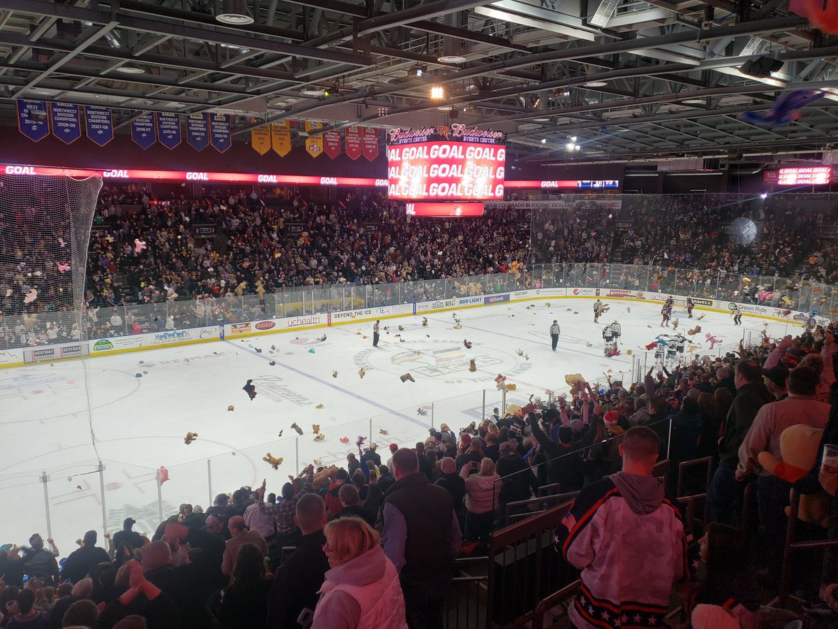 cmcgrath24's tweet photo. @Kitkat_1216 @ColoradoEagles https://t.co/8sWKmDEqrj