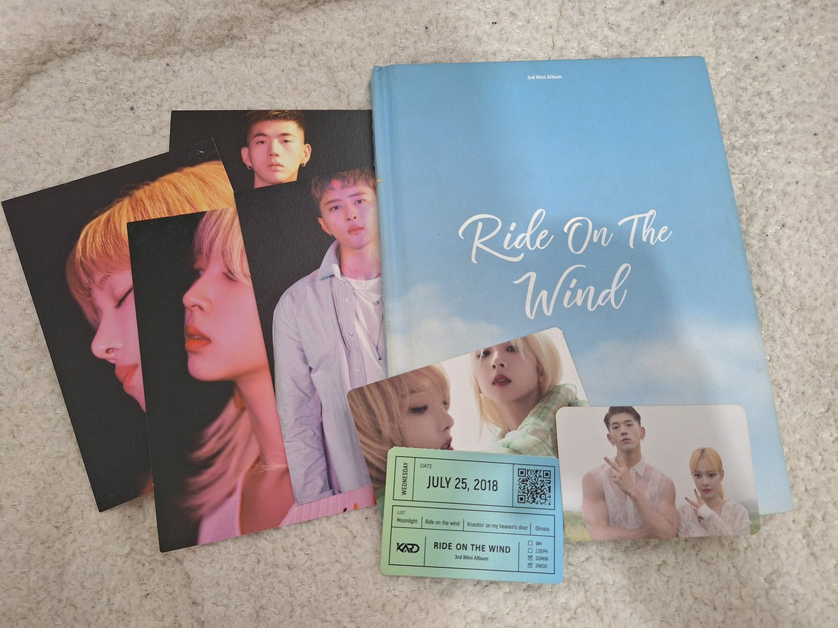 VENDO

vendo album do kard "ride on the wind" completo.

R$75 + frete pelo super frete
[avaria no ticket da somin e jiwoo, valor descontado]

#kard #venda #kpop #kpopbr #collector