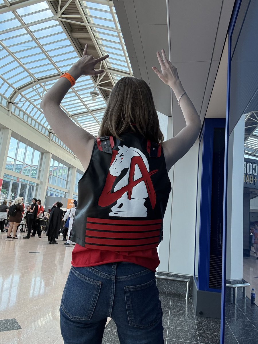 chloe ☁️ tweet media