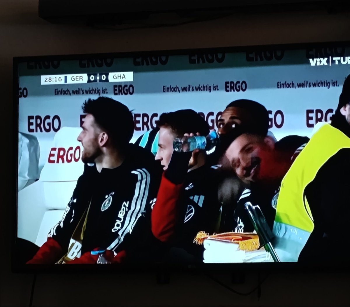 viyegaz's tweet photo. Aquí escuchandote y esperando los goles de Alemania @AgomezlunaM saludos ✌🏼 https://t.co/zp69OFKlgv