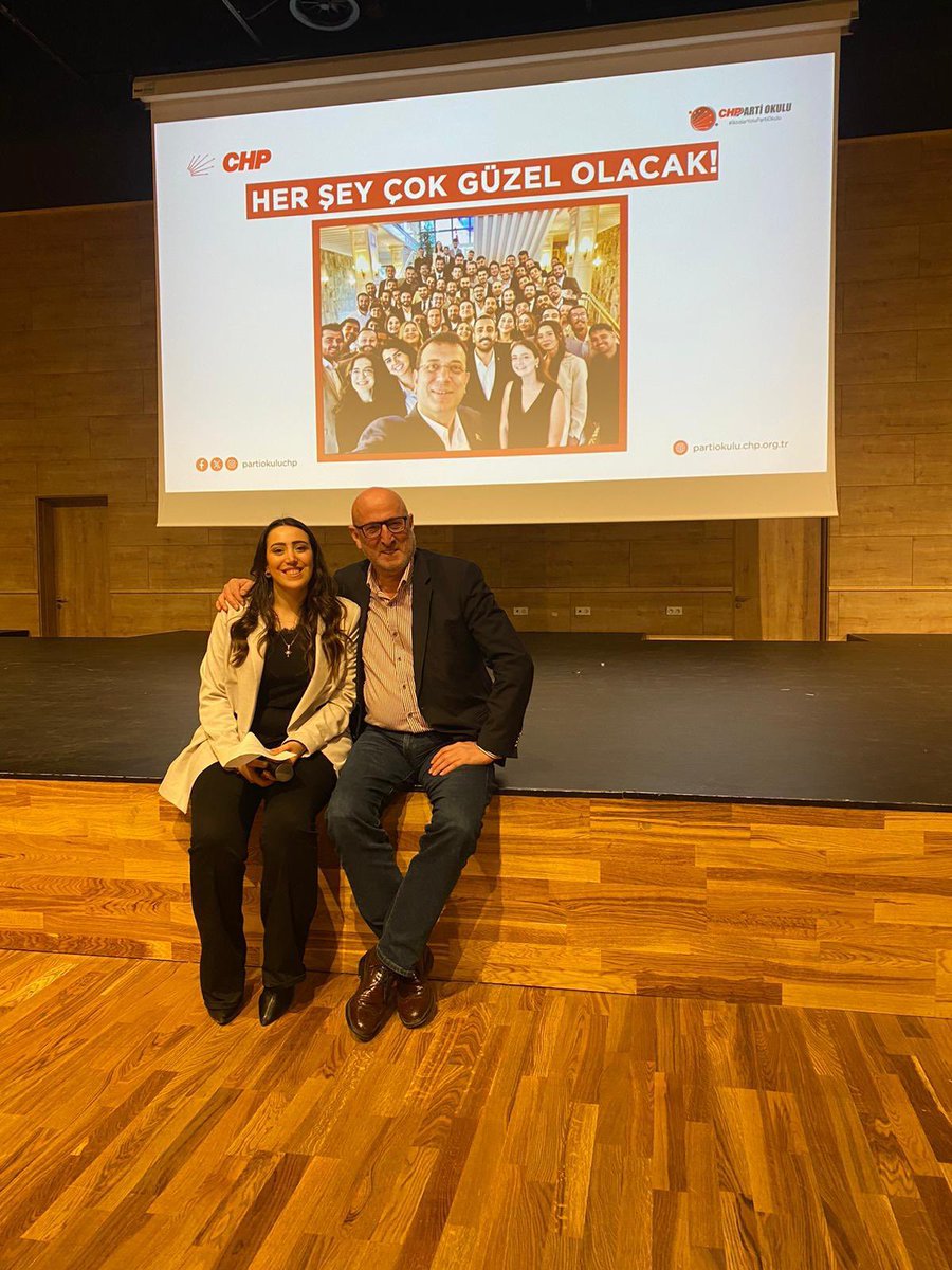 runermates62's tweet photo. Yüreğini ortaya koyan kadrolar olduğu sürece umut hep var olacak ❤️ 

İnandığımız yolda, samimiyetimizi güce; birliğimizi başarıya; inancımızı iktidar yürüyüşüne dönüştürmeye devam edeceğiz.Gençliğin enerjisi, örgütümüzün kararlılığıyla CHP iktidarına kavuşacağız. Çok az kaldı ✨ https://t.co/iY0uudcb1b