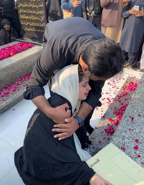 AlifyaSohail's tweet photo. PPP had its feudal favourites acquitted today after they gunned down a family in 2018. PMLN had the PCB fine Naseem Shah 20 million today for tweeting about Maryam Nawaz. Ruling parties aren’t puppets of an imaginary establishment; they are very much the ‘establishment’. https://t.co/reTD3JDLtI