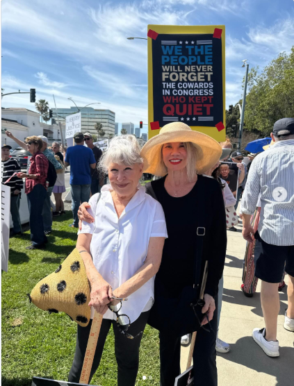 Bette Midler: Bootlegbetty.com tweet media