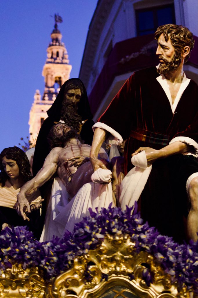 La Giralda testigo del Traslado al Sepulcro <a href="/hdadsantamarta/">Hdad. de Santa Marta</a> 📷<a href="/Andrescoboscof/">Andres Cobos Rodríguez</a>