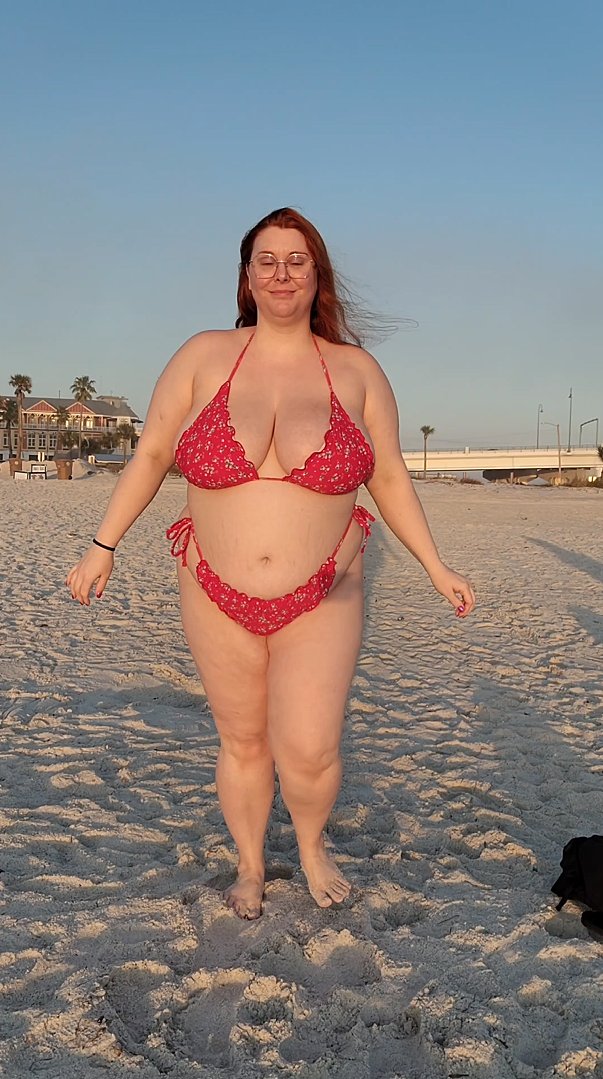 EmberSweets's tweet photo. My curves are catching sunlight like they were made for it. https://t.co/6xYaczWCol